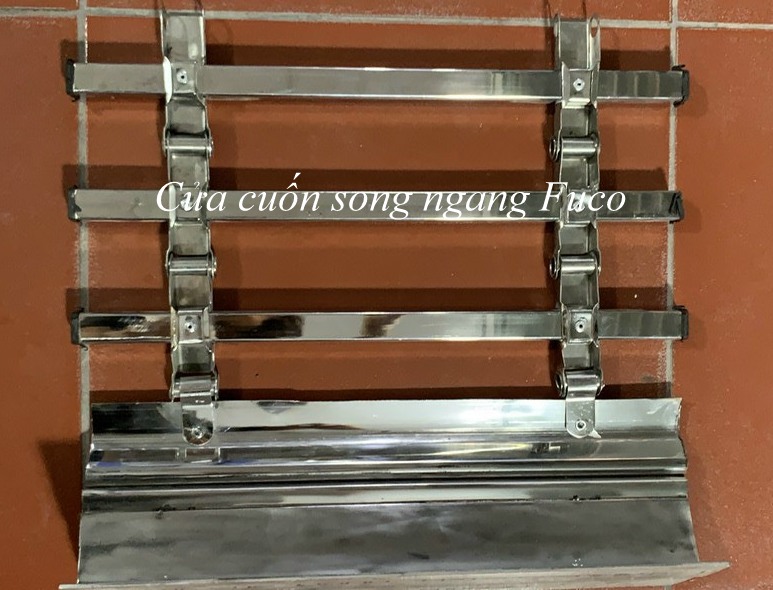 Cửa cuốn nan inox song ngang 20