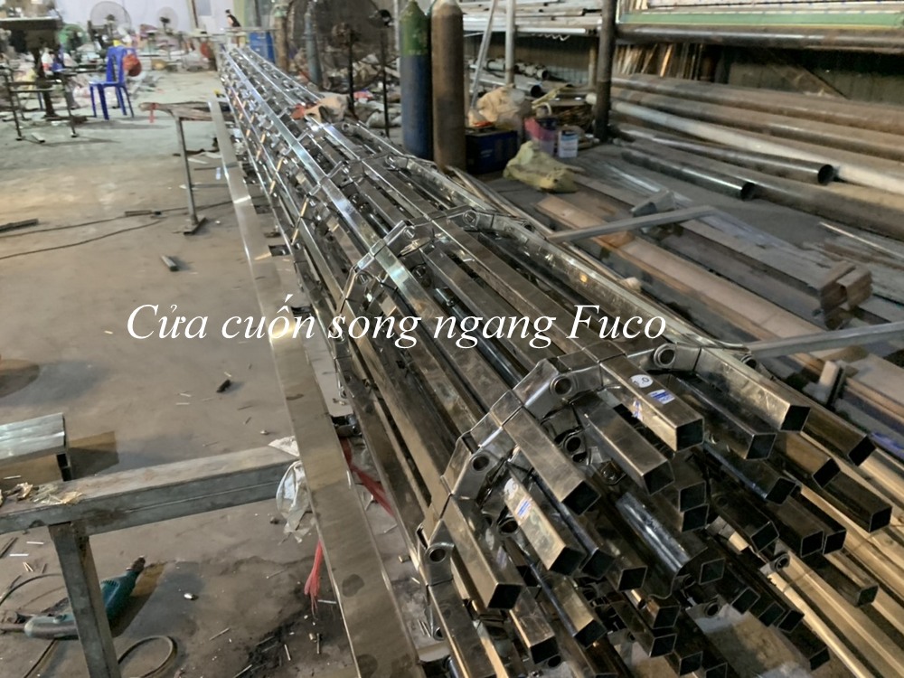 Cửa cuốn nan inox song ngang 20