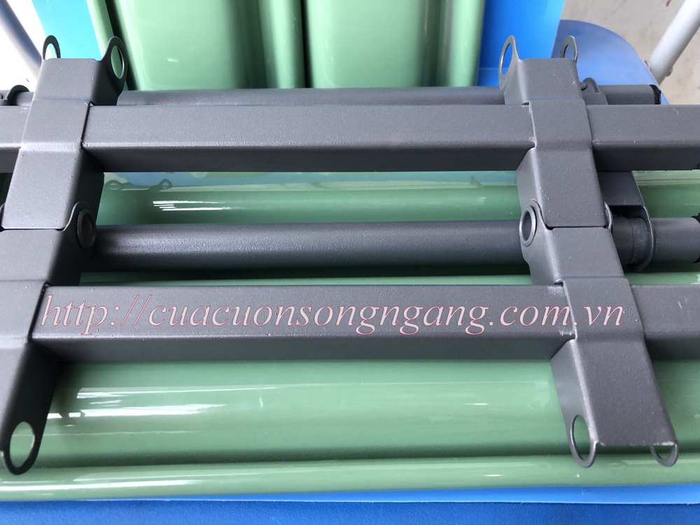 cửa cuốn song ngang sơn tĩnh điện hộp vuông