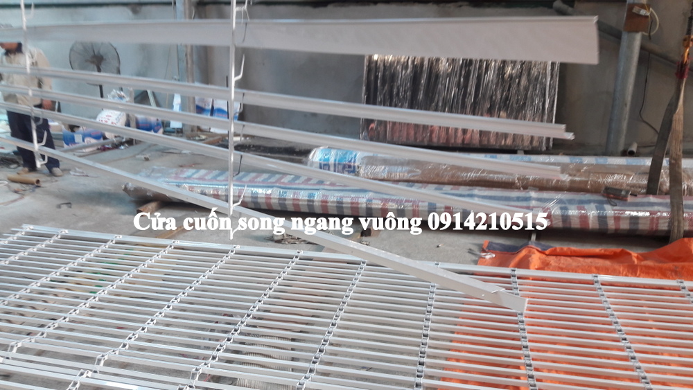 cửa cuốn song ngang sắt vuông