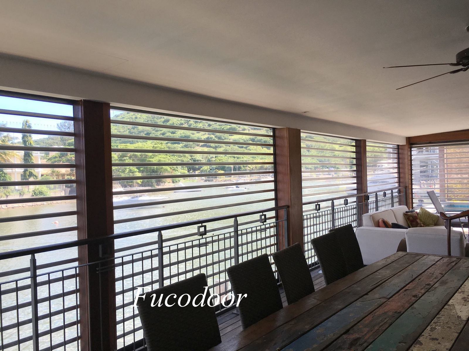 Cửa cuốn trong suốt Polycarbonate