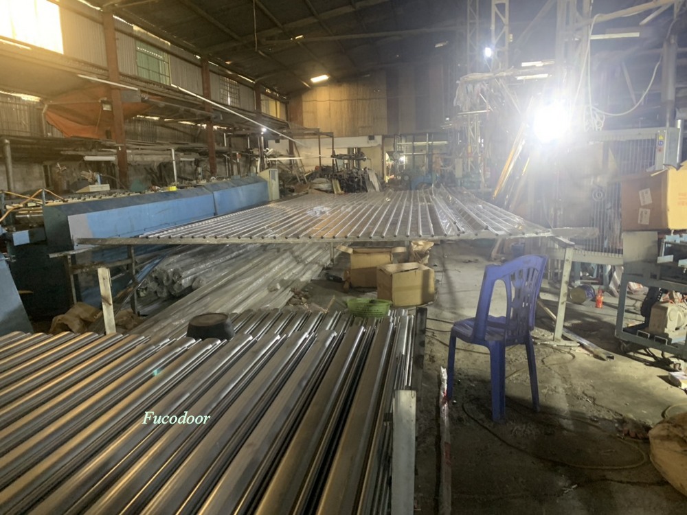 cửa cuốn trong suốt ống inox
