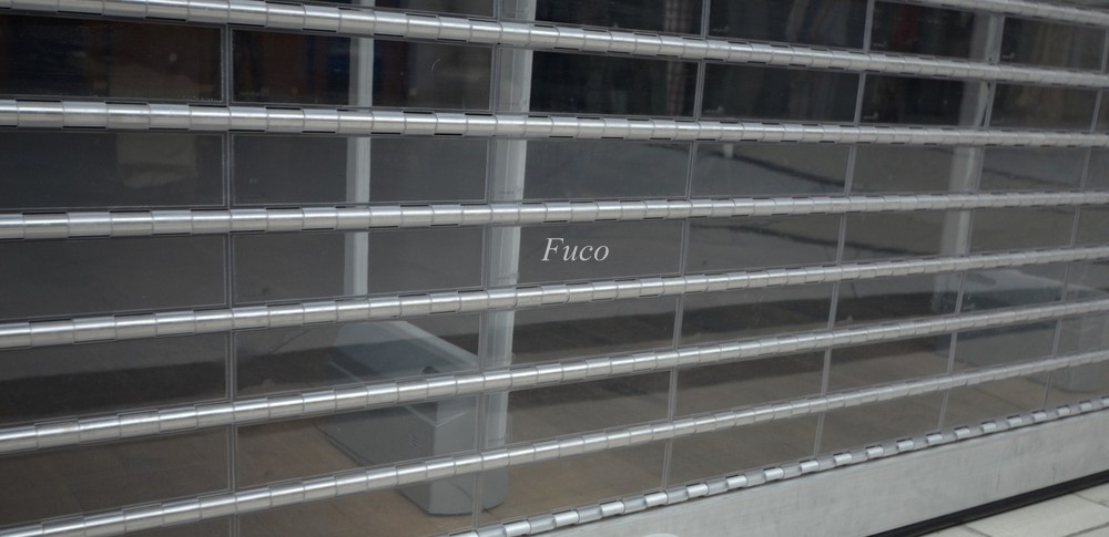 cửa cuốn trong suốt ống inox