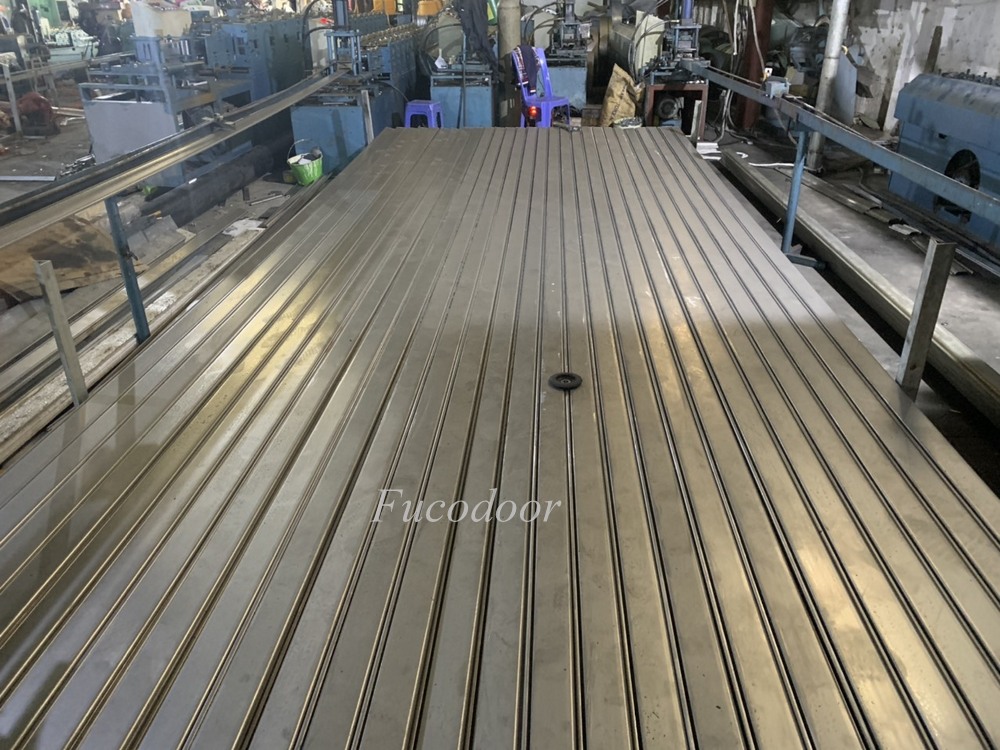 Cửa cuốn siêu trường thép đột lỗ thoáng