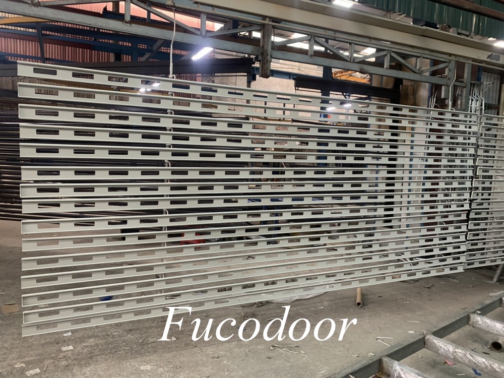 Cửa cuốn siêu trường thép đột lỗ thoáng