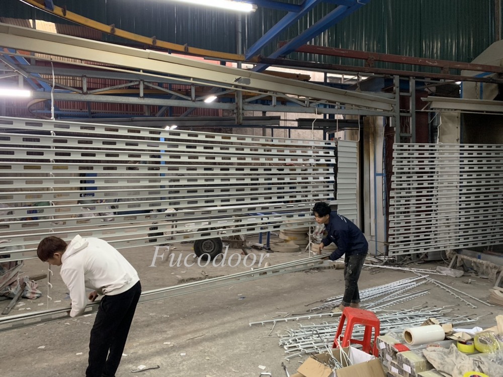 Cửa cuốn siêu trường thép đột lỗ thoáng