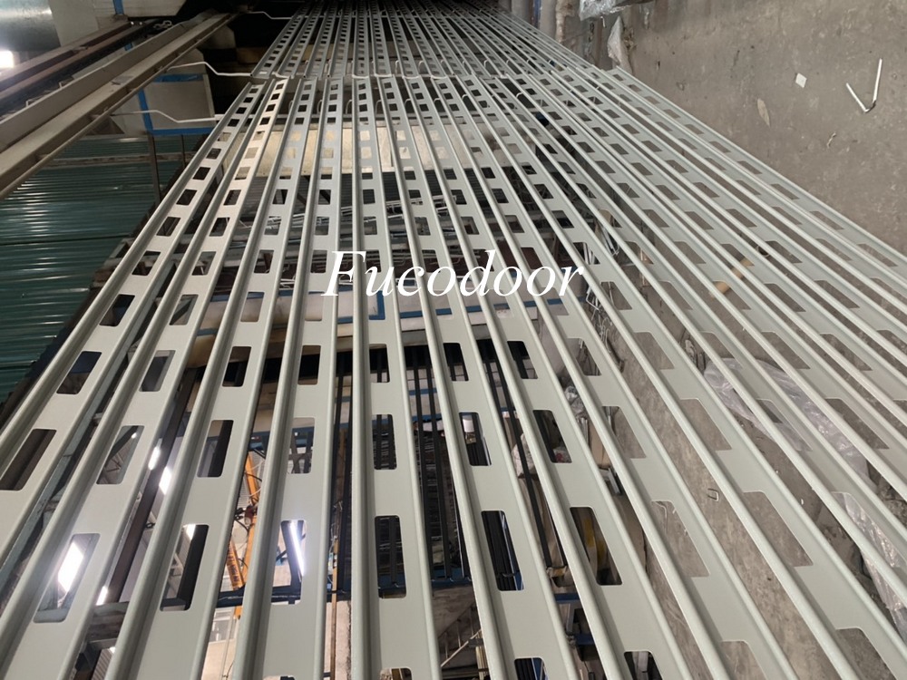Cửa cuốn siêu trường thép đột lỗ thoáng