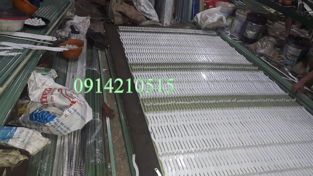 Cửa xếp Đài Loan nan chéo đặc