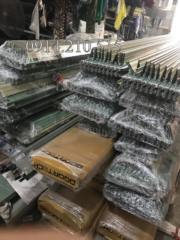 Cách làm cửa xếp inox, cửa xếp inox Fuco