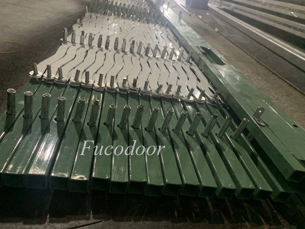 cửa xếp hộp kẽm, cửa xếp típ nước