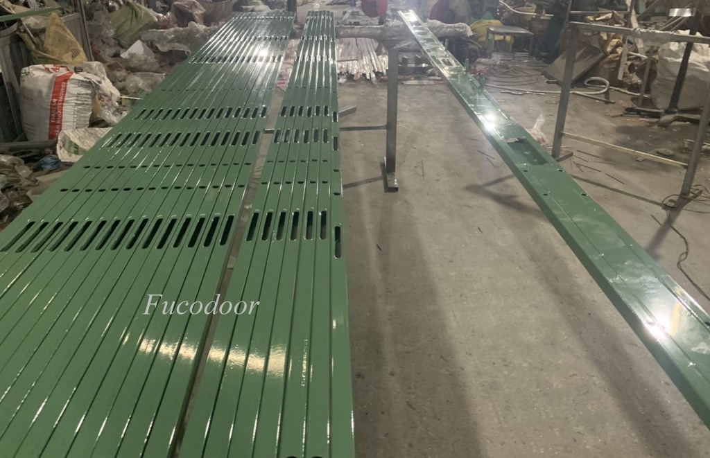cửa xếp hộp kẽm, cửa xếp típ nước