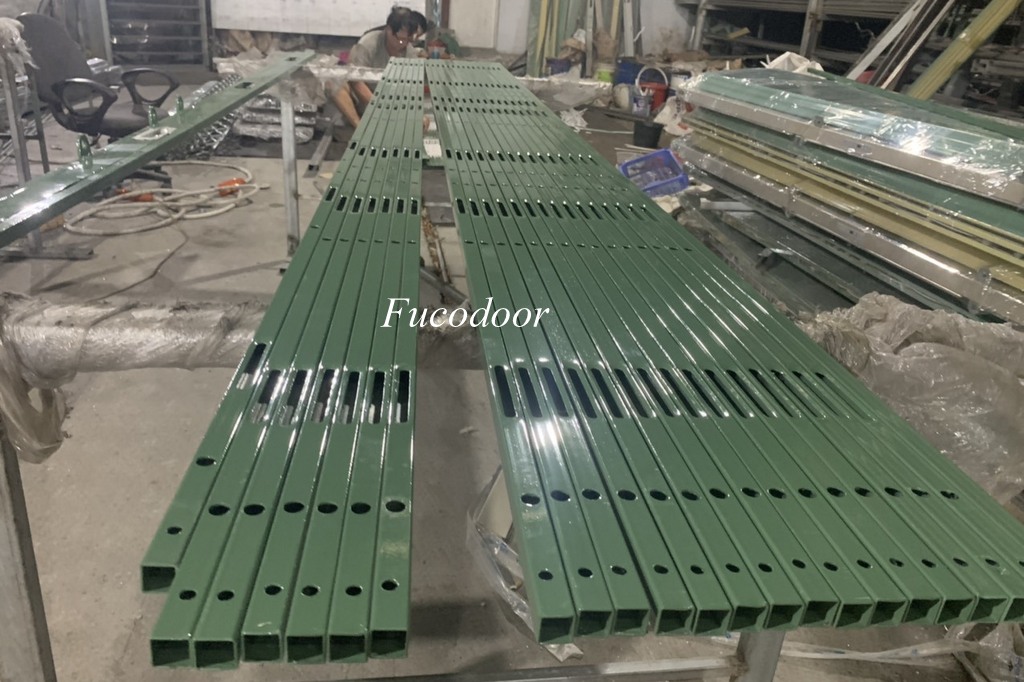 cửa xếp hộp kẽm, cửa xếp típ nước
