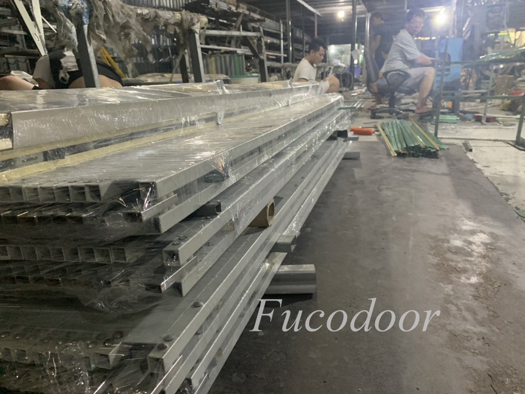 cửa xếp hộp kẽm, cửa xếp típ nước