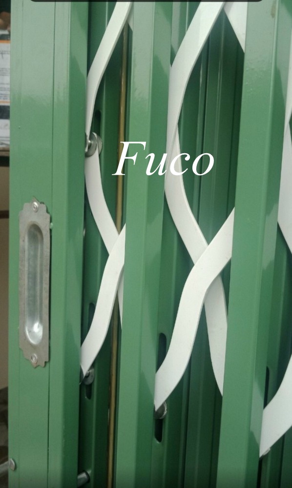Cửa xếp hộp kẽm đột 20x20