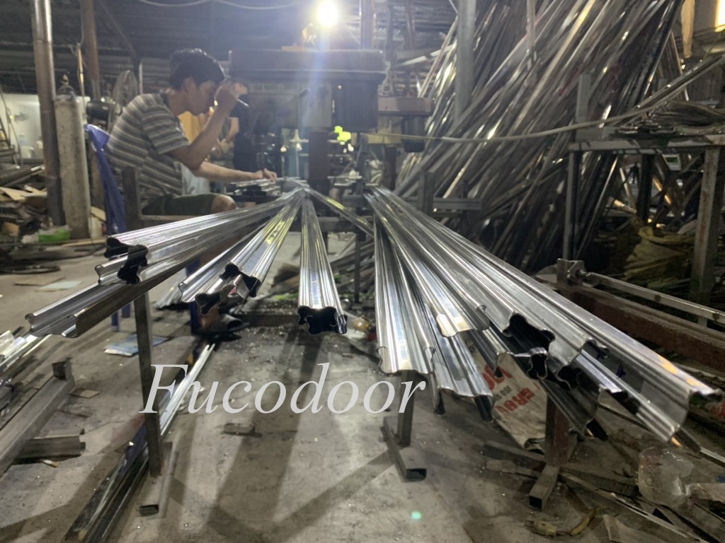 cửa xếp inox đài loan