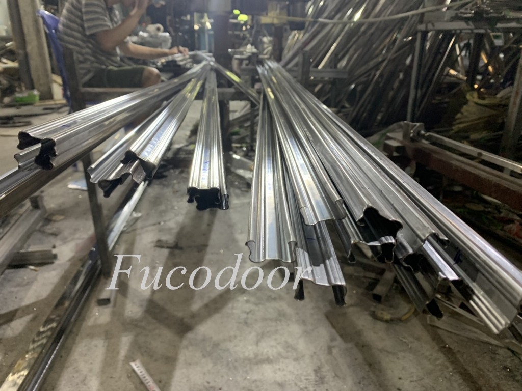 cửa xếp inox đài loan