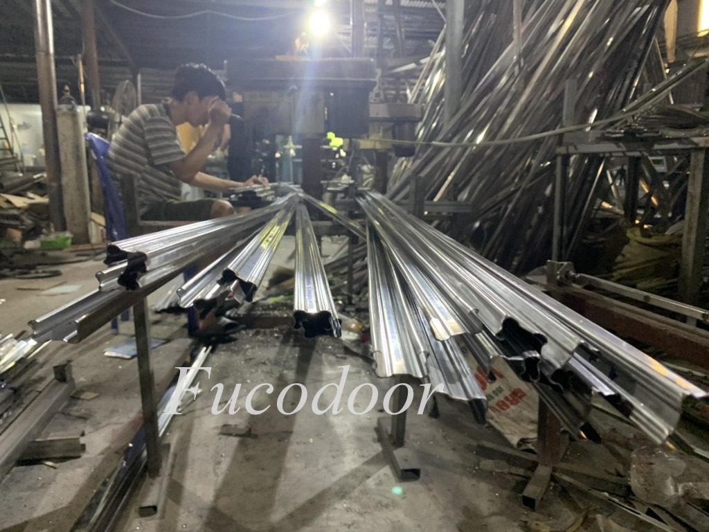 cửa xếp inox đài loan