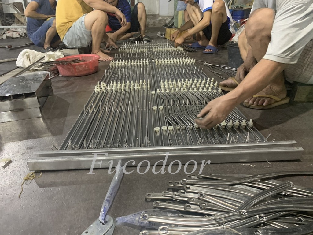 cửa xếp inox đài loan