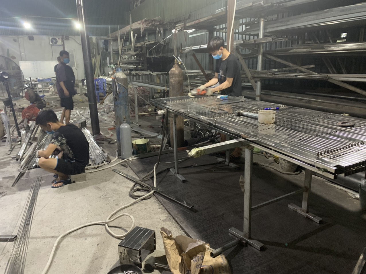 làm cửa xếp inox