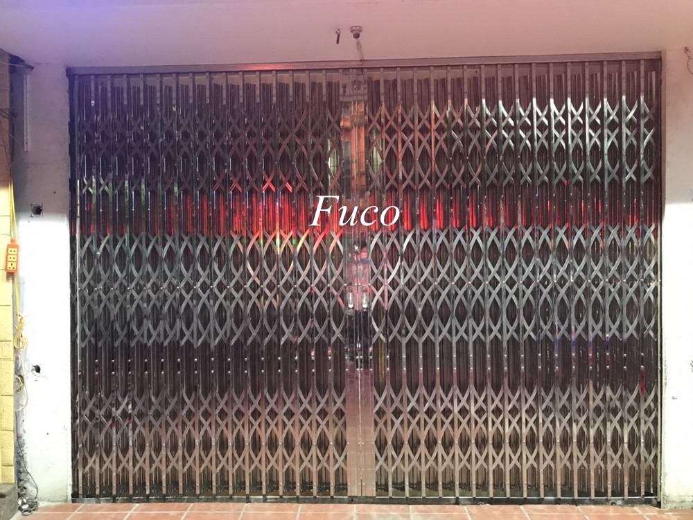 Cửa xếp INOX hộp 20x20 INOX 201 có lá