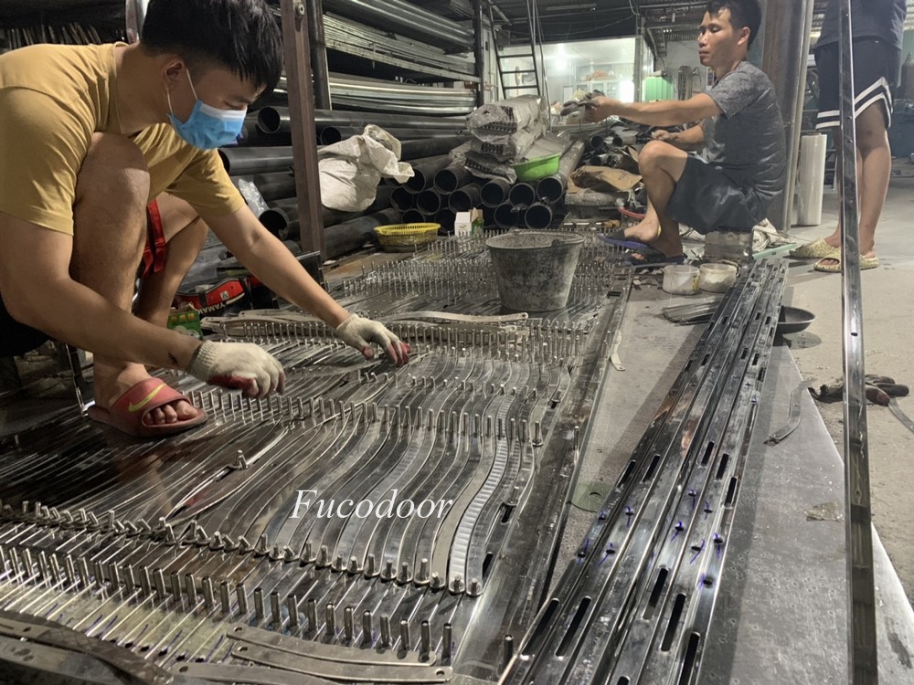 Cửa xếp INOX hộp 20x20 INOX 201 không lá