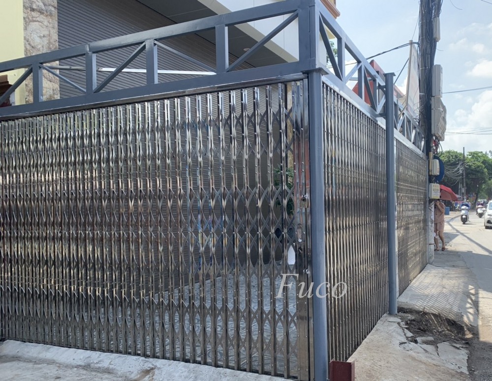 Cửa xếp inox đẹp, cửa kéo inox Fuco đẹp, cửa cao cấp cửa xếp INOX hộp 20x20,