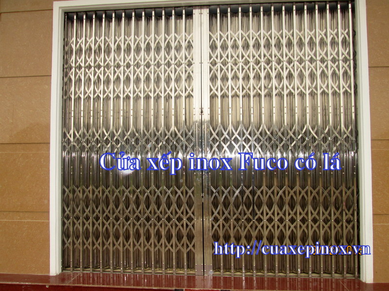 Mẫu cửa xếp inox đẹp có lá
