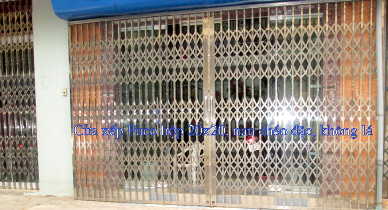 Cửa xếp INOX hộp có lá, cửa kéo inox không lá