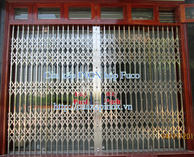 Cửa xếp hộp 20×20 chất liệu inox 304 tại hà nội