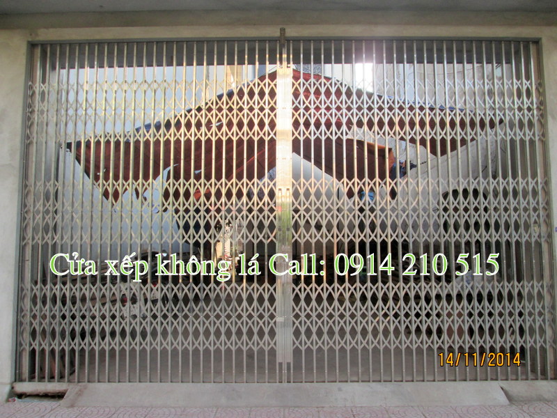 Cửa xếp hộp 20×20 chất liệu inox 304 tại hà nội