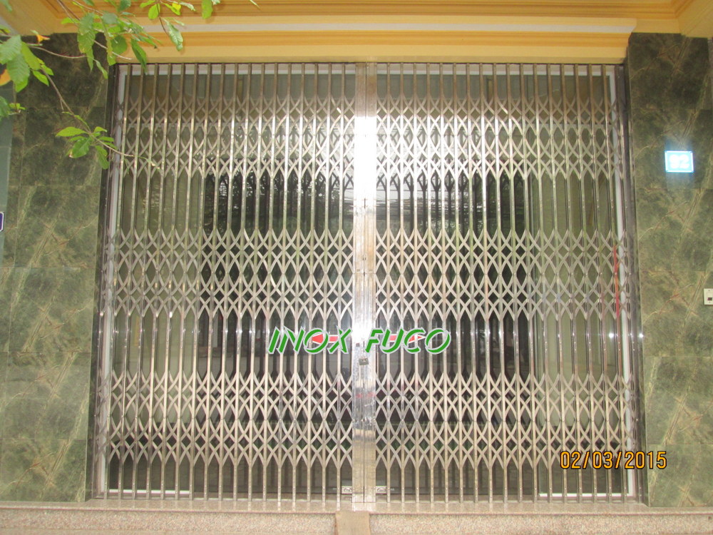 Cửa xếp INOX 304 Fuco có giá rẻ với kiểu hộp 20x20 tốt nhất