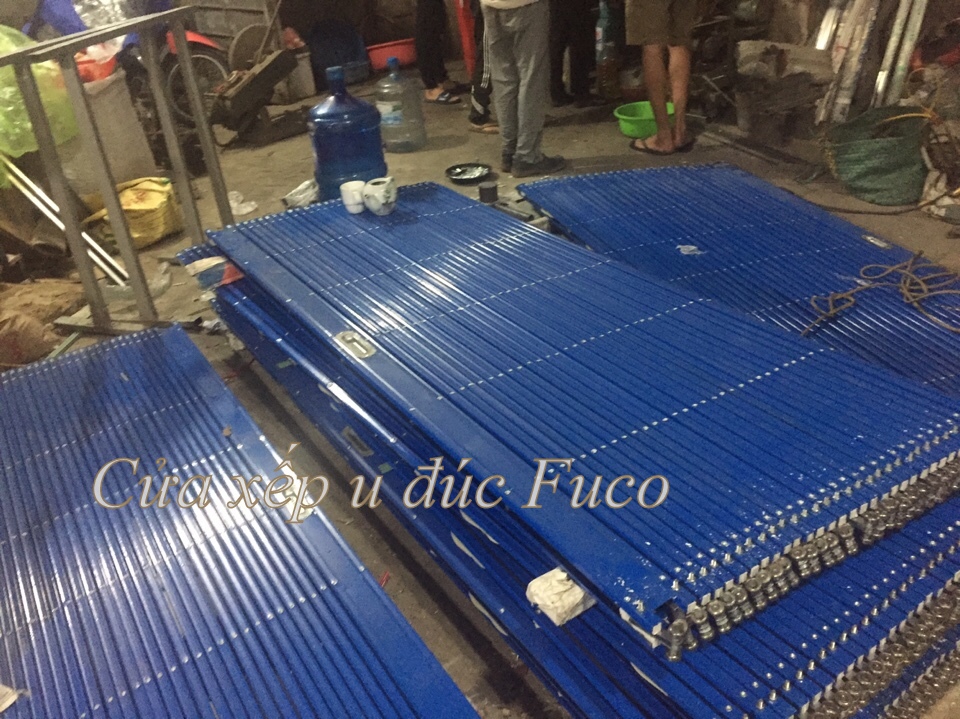 Cửa xếp U đúc sơn tĩnh điện 1.6ly, giá cửa sắt kéo việt nam