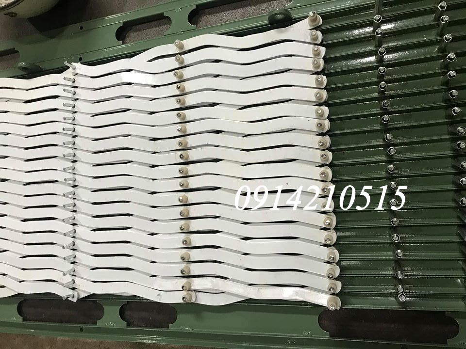 cửa xếp u đúc có lá