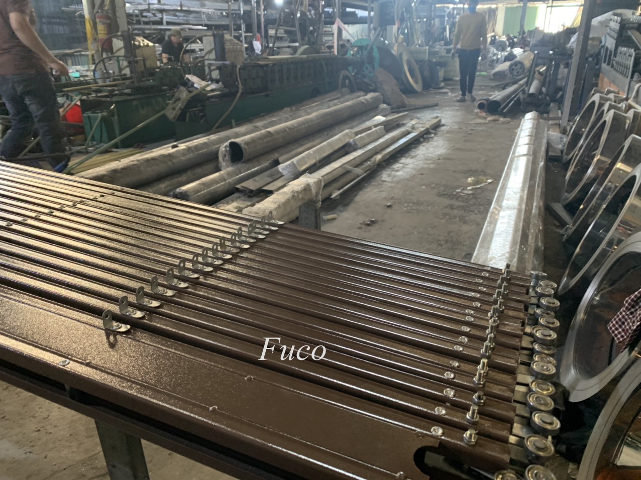 Cửa xếp U đúc sơn tĩnh điện có lá