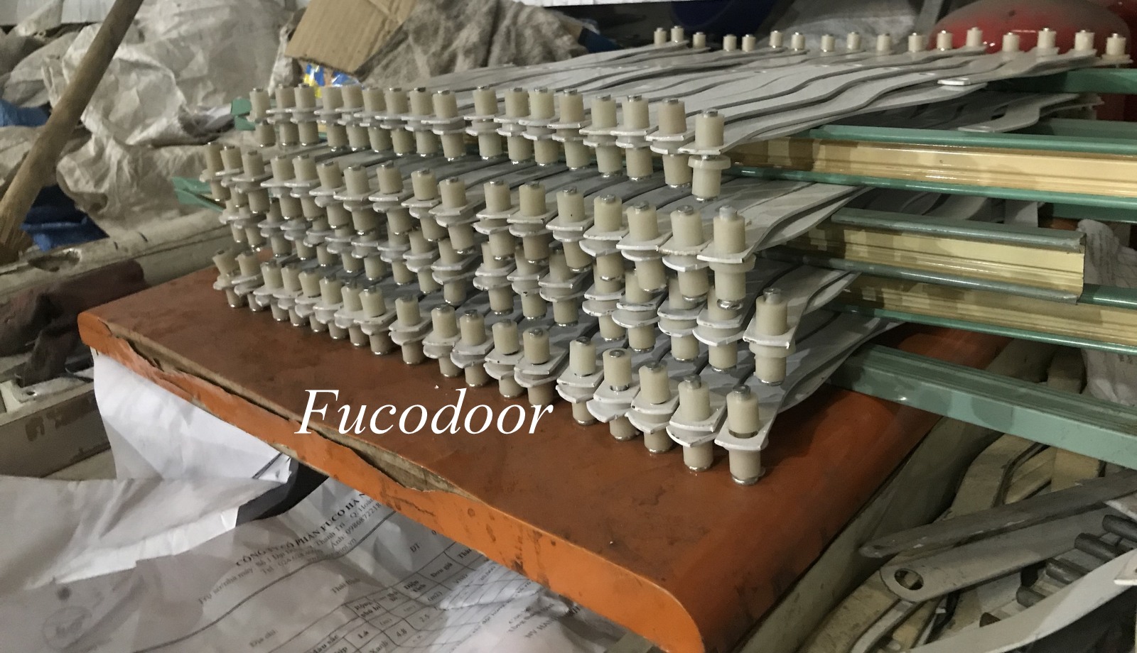 Cửa xếp U đúc sơn tĩnh điện có lá