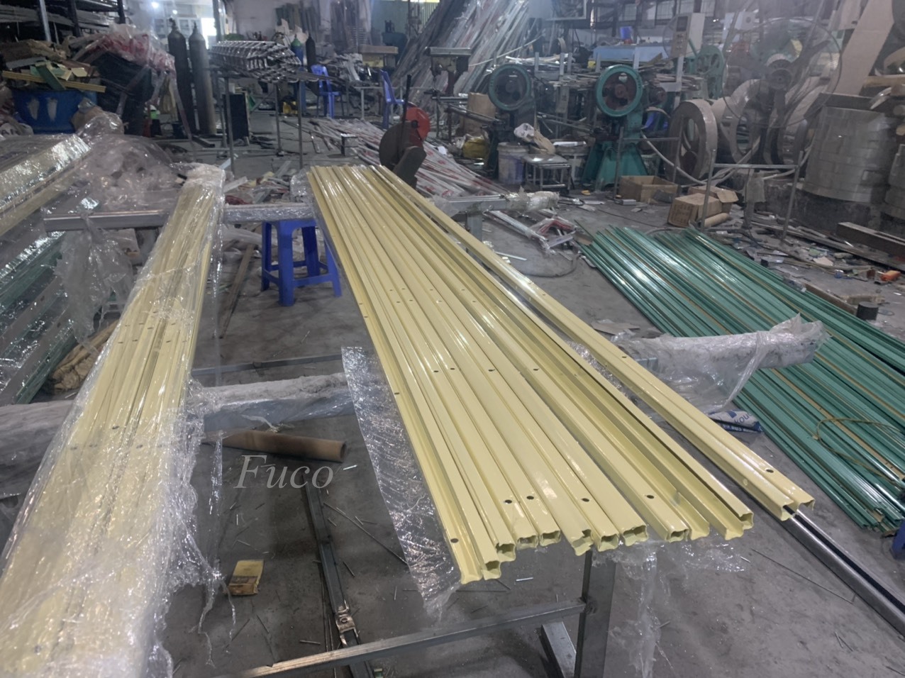 Cửa xếp U Đúc sơn tĩnh điện