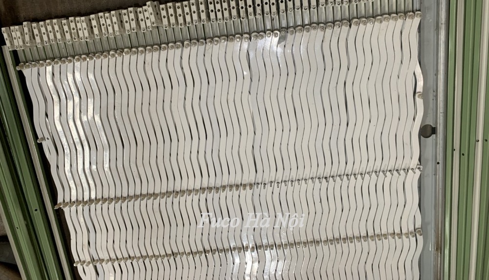 Cửa xếp U đúc thép mạ màu có lá, cua xep u duc
