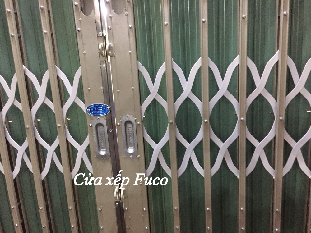 Cửa xếp U đúc sơn tĩnh điện có lá