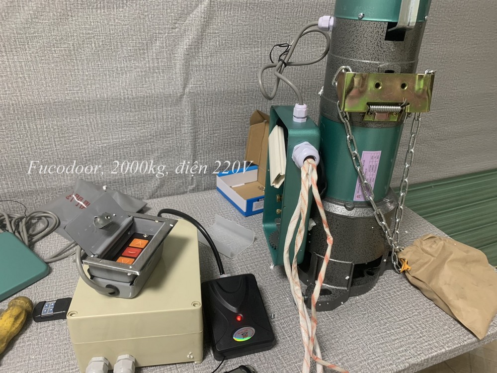 motor cửa cuốn công suất lớn 2000kg, điện 220V, Fucodoor
