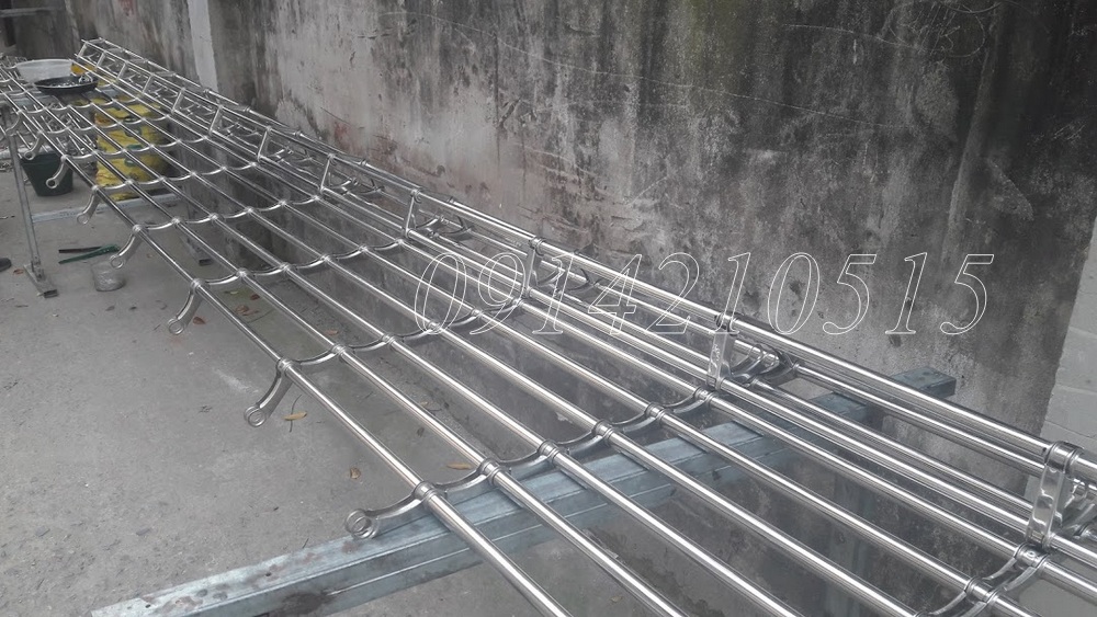 Cửa xếp Song Ngang nguyên liệu INOX 304. Cửa cuốn Song Ngang siêu thoáng có chất lượng tốt. Liên hệ Fuco để biết chi tiết về cửa cuốn song ngang hộp