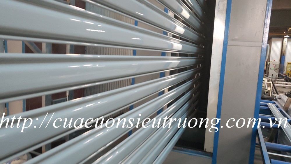 Cửa cuốn chống cháy 1 lớp là lọai cửa có thiết kế đặc biệt ngăn lửa. Phòng chống hỏa hoạn bằng cửa cuốn chống cháy là yêu cầu bắt buộc 