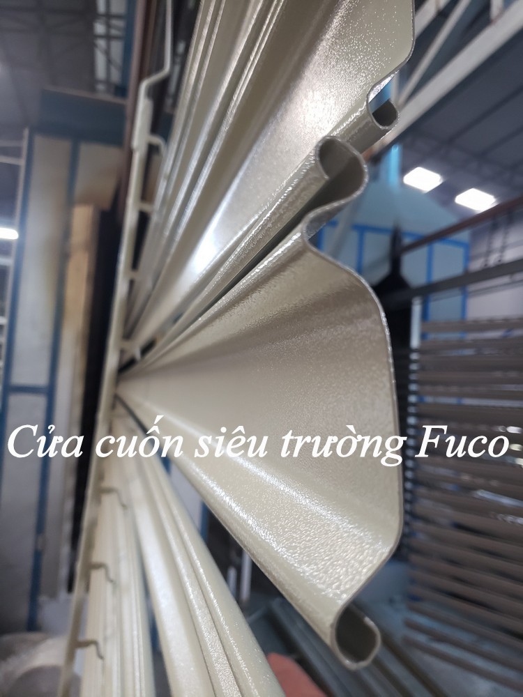 Cửa cuốn chống cháy được thiết kế để tự động ngăn lửa lan tỏa