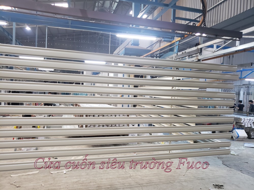 Cửa cuốn siêu trường, nhà xưởng Fuco có loại cửa cuốn thép và loại cửa cuốn inox
