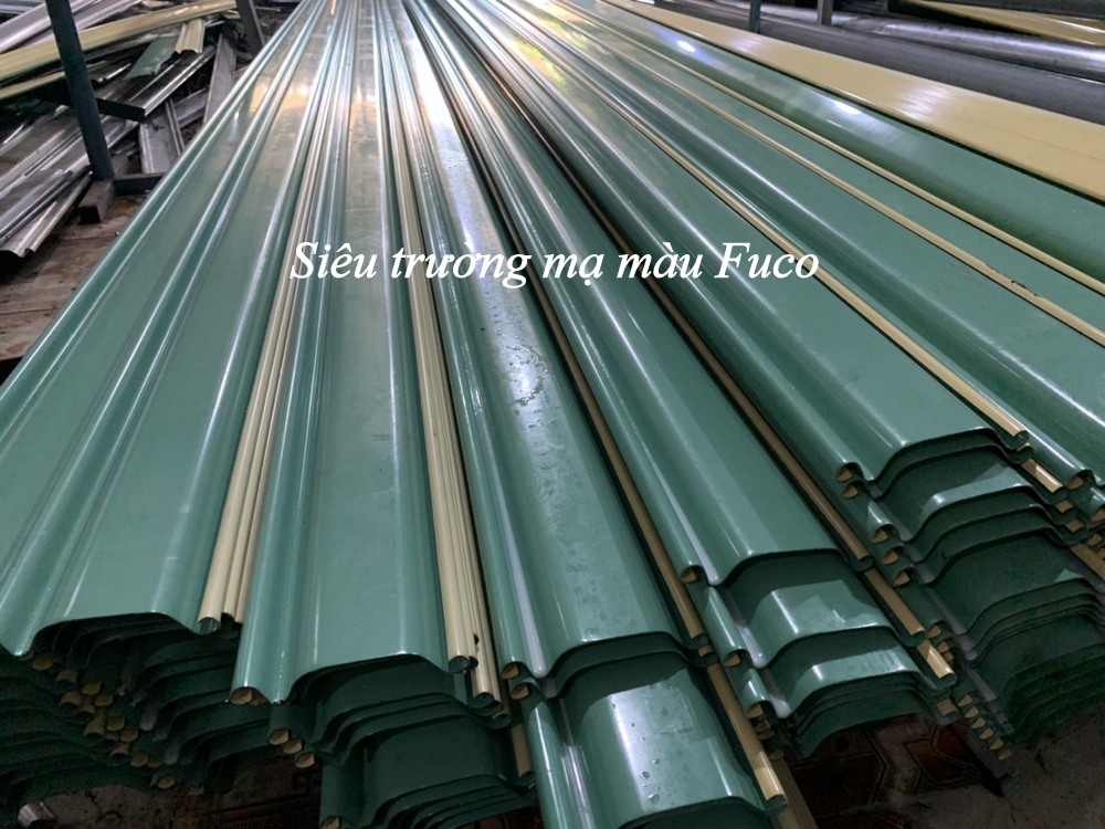 Cửa cuốn dầy 1.2 mm, 1ly và 1,4ly có kích thước lớn phù hợp cho nhà xưởng có diện tích cửa quá khổ đảm bảo độ an toàn khi hoạt động và đảm bảo an ninh