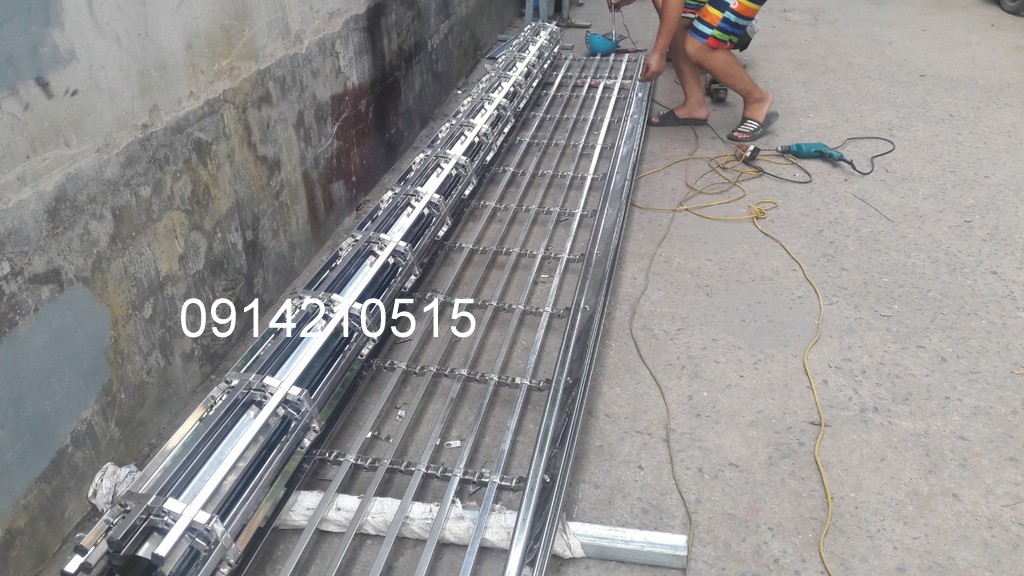 cửa cuốn song ngang hộp vuông inox