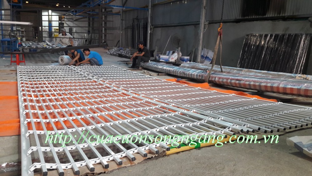 Cửa cuốn song ngang sơn tĩnh điện, cửa cuốn song ngang ống tròn phì 19, cửa cuốn song ngang hộp vuông 20x20