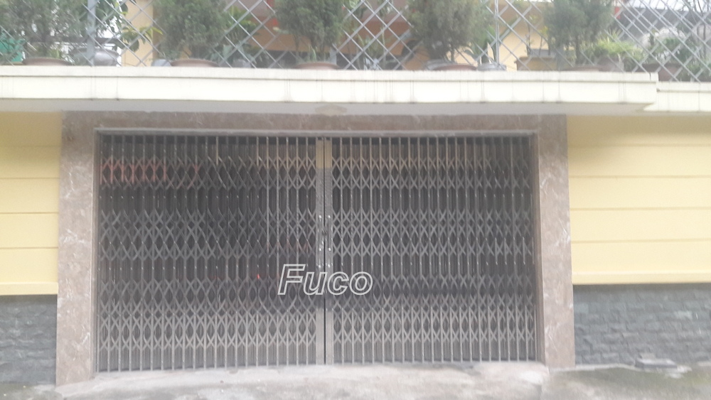 Cửa xếp INOX Hộp 304, Đây là loại cửa xếp cao cấp nhất hiện nay. Cửa xếp INOX hộp được làm bởi đội ngũ công nhân lành nghề với chất liệu INOX 304 