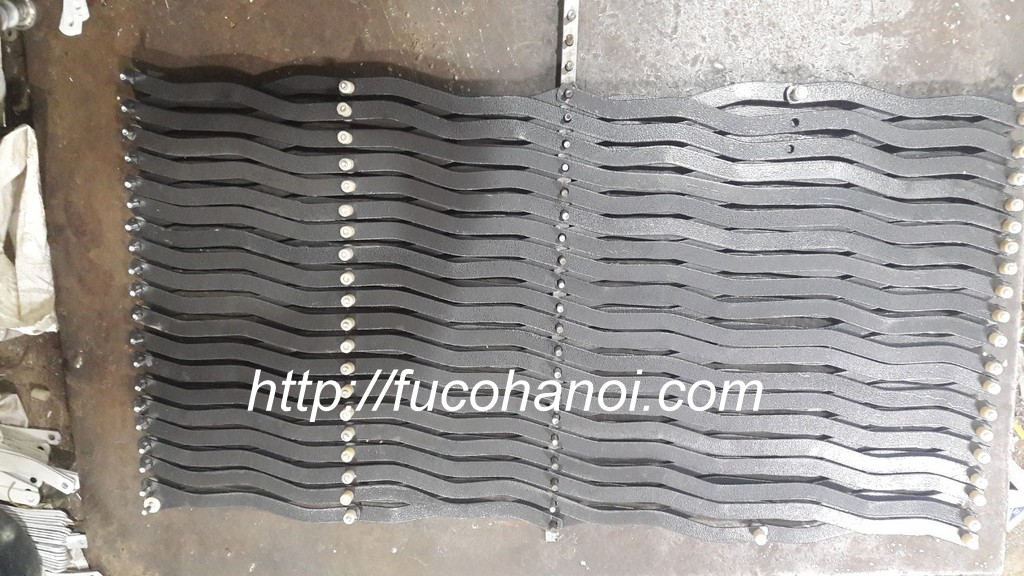 Công nghệ truyền thống. Thanh U dầy 1,2ly sơn tĩnh điện, lá 0.20mm, đủ màu, nhíp đặc tĩnh điện dầy 2,3 ly, chéo 5, chéo 3, tán vỉ, đầy đủ phụ kiện.