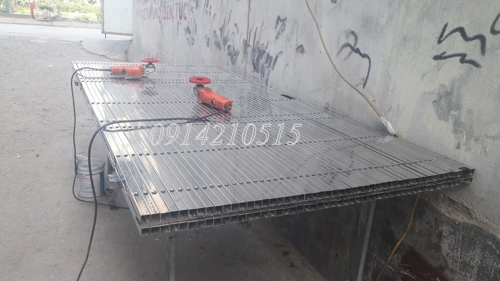 Cửa xếp cao cấp (Inox 304 có lá chắn gió)