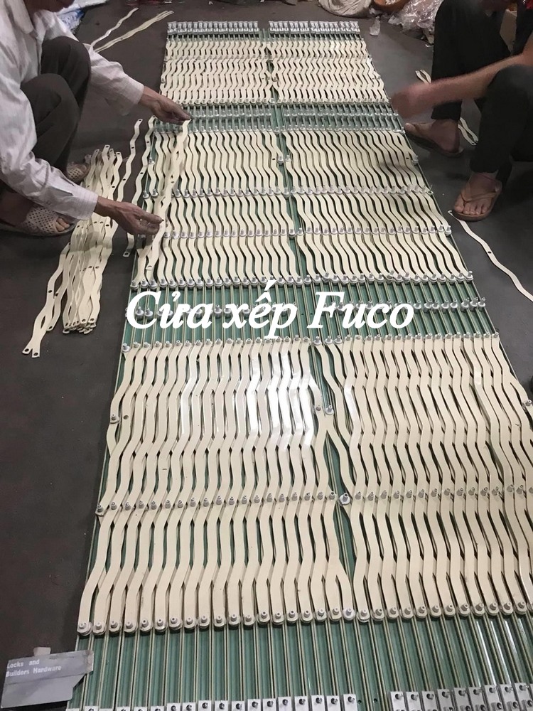 Công nghệ truyền thống. Thanh U dầy 1,2ly sơn tĩnh điện, lá 0.20mm, đủ màu, nhíp đặc tĩnh điện dầy 2,3 ly, chéo 5, chéo 3, tán vỉ, đầy đủ phụ kiện.